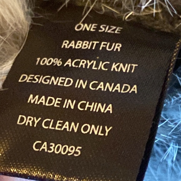 Knit PomPom hats lot of 2 - Picture 11 of 12